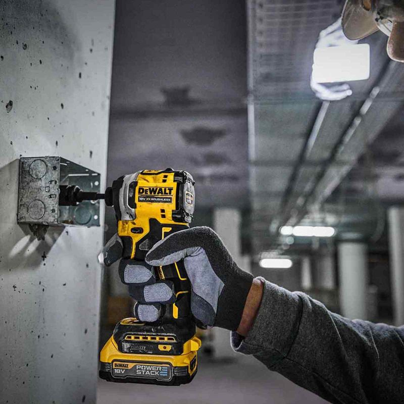 Dewalt – Perceuse-visseuse à choc 18V DCK2051P2T – 2 batteries 5,0Ah – Moteur Brushless – Couple 90Nm pour perçage bois et métal - Image 5