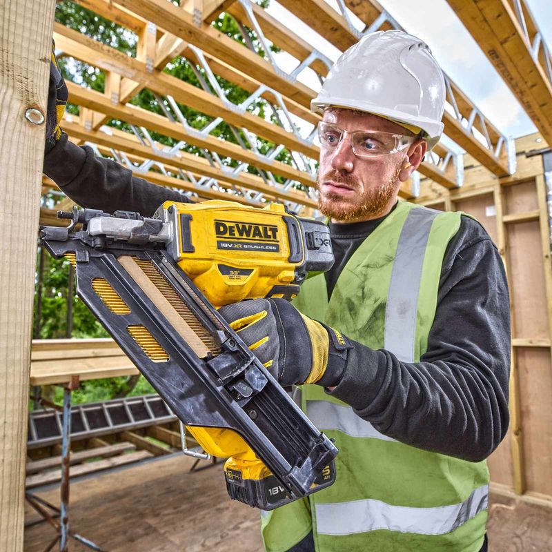Dewalt – Cloueur sans fil 18V à déclenchement unique – Moteur sans balais – Clous à tête en D 50-90mm – Pour bois dur et teck - Image 2