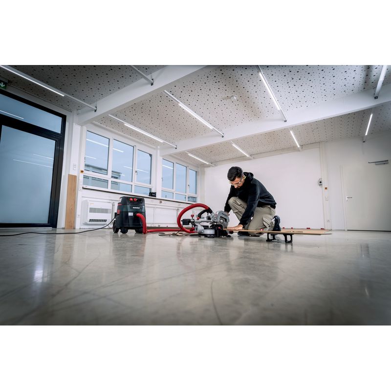 Metabo – Scie à onglets 1200W – Ø216mm – Fonction radiale pour coupes larges – Inclinaison de -2° à 47° – Précision Cut Line LED - Image 4