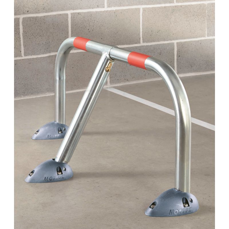 Mottez – Barrière de parking rabattable 3 pieds – Structure en tube Ø 50 mm – Embases en résine haute résistance – Résiste à 10 tonnes de compression - Image 7