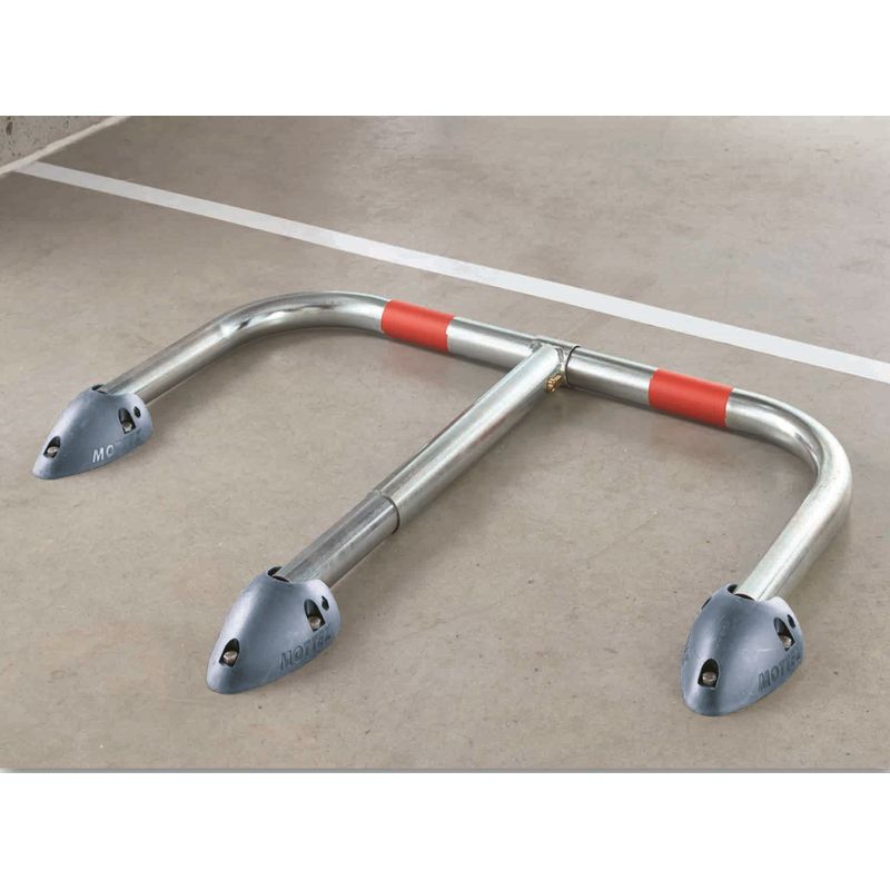 Mottez – Barrière de parking rabattable 3 pieds – Structure en tube Ø 50 mm – Embases en résine haute résistance – Résiste à 10 tonnes de compression - Image 4