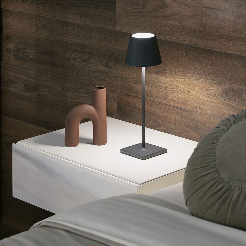 Lampe Led Poldina Pro Gris Foncé Rechargeable Ip65 Usage Extérieur, Dimmable Avec Autonomie Jusqu'À 12 Heures - Image 6