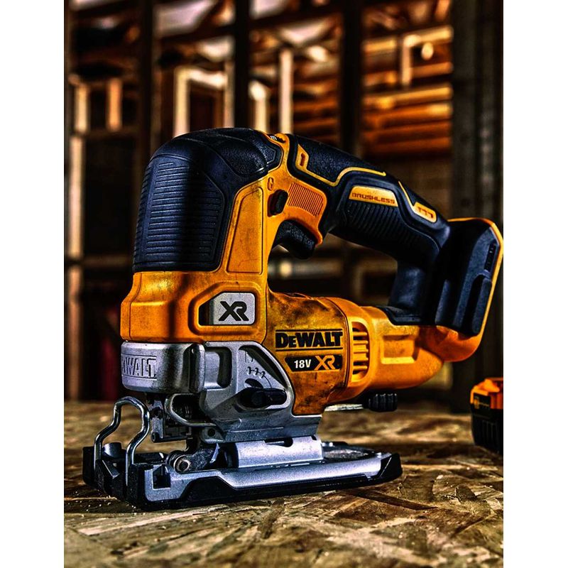 Dewalt – Scie sauteuse Brushless 18V pour bois dur – Moteur Brushless – Profondeur de coupe 135mm – DCS334N - Image 10
